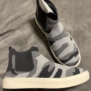 Slip on tennis shoes